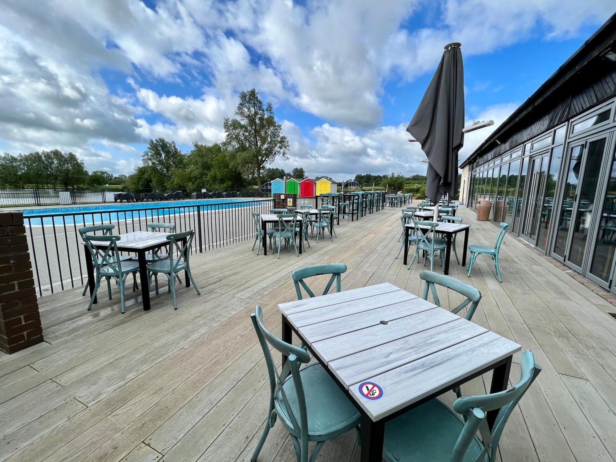 Clearwater Villa South Cerney Exterior photo