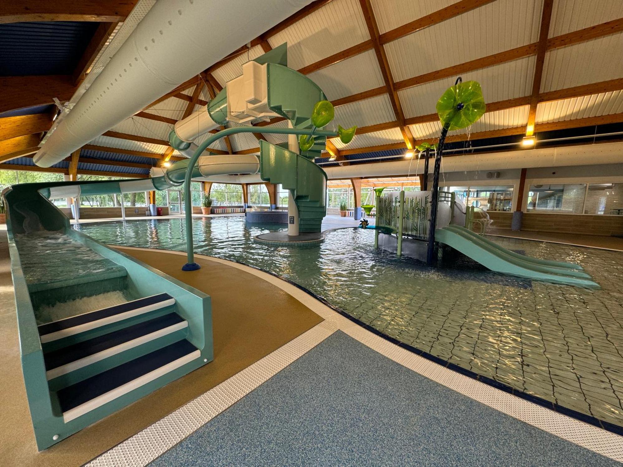 Clearwater Villa South Cerney Exterior photo