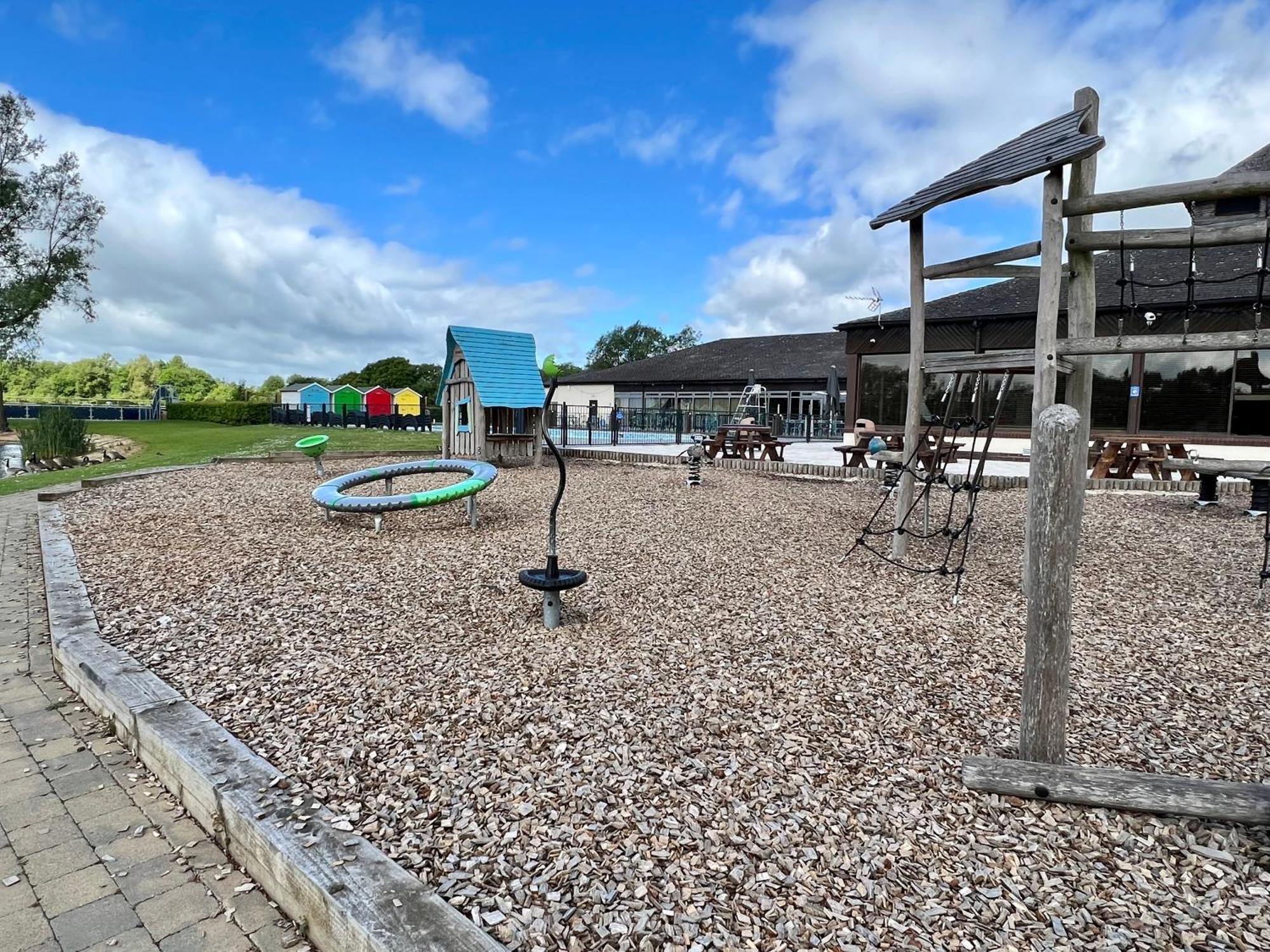 Clearwater Villa South Cerney Exterior photo